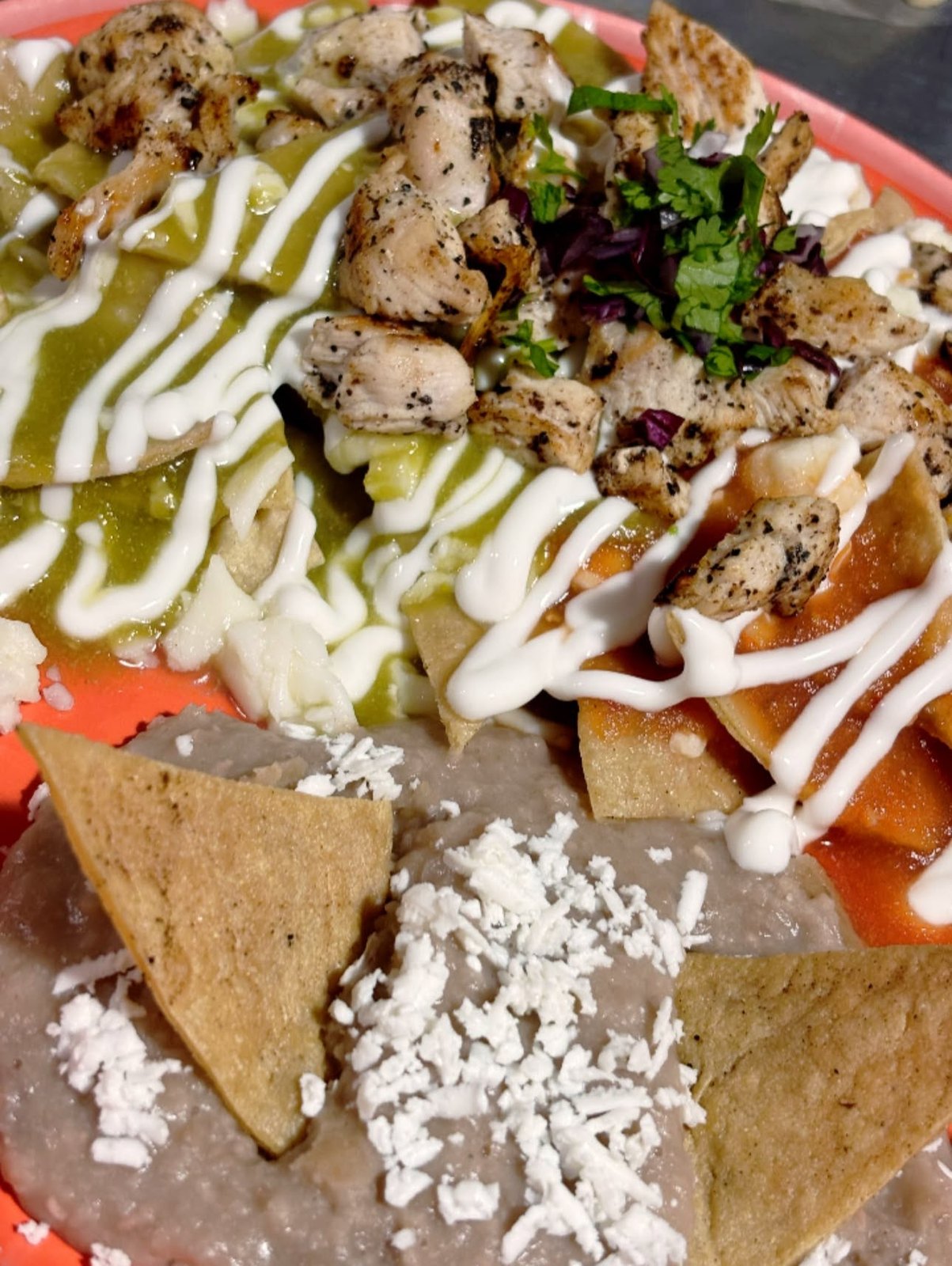 Chilaquiles preparados en Antojería Santa Rosa